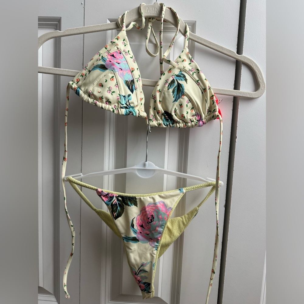 Bikini tong son summer tanning!
